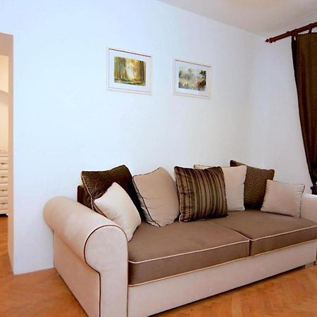 Valentina'S Apartment In City Center Braşov Eksteriør billede