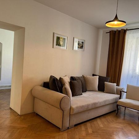 Valentina'S Apartment In City Center Braşov Eksteriør billede