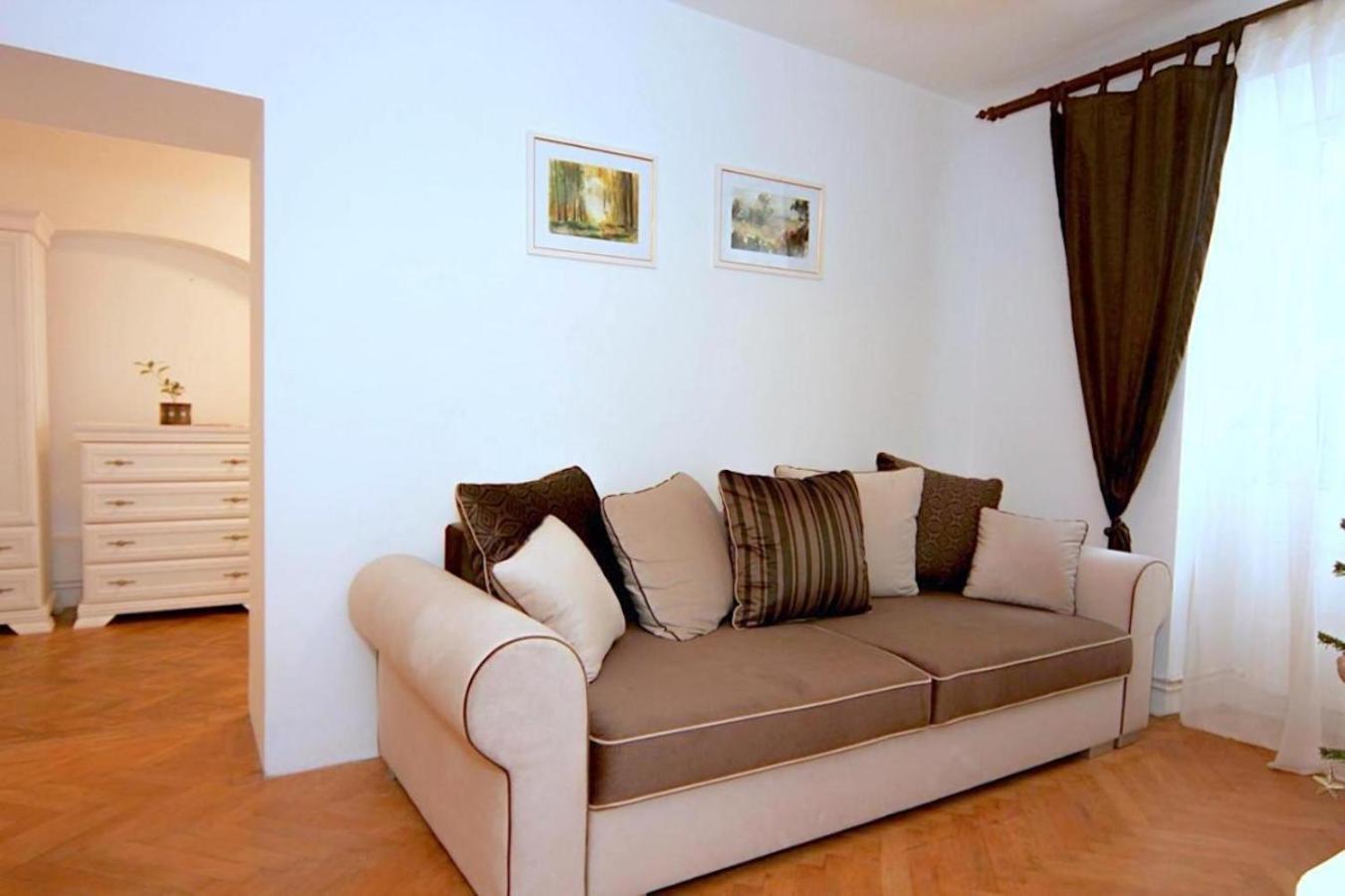 Valentina'S Apartment In City Center Braşov Eksteriør billede